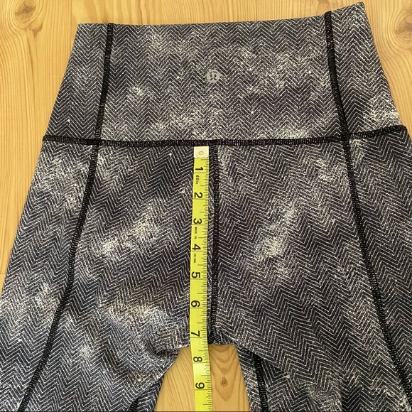 Lululemon Women’s Size 6 Capri Leggings Herringbone Pattern - Picture 9 of 14